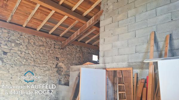 Maison à vendre 4 pièces OLLIERGUES (63) avec jardin, grange et cave