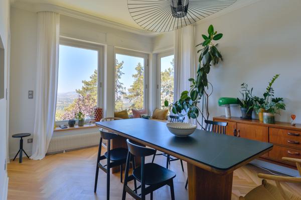 Limonest- Propriété de caractère avec vue panoramique- 5 chambres- Centre village à pied