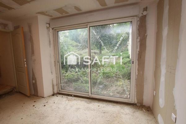 Maison de village deux pièces à finir de rénover.