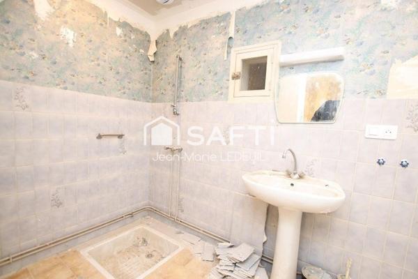 Maison de village deux pièces à finir de rénover.