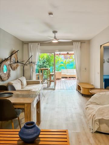 Saint-Gilles les Bains – T2 raffiné aux prestations soignées, varangue, jardin privatif et garage box