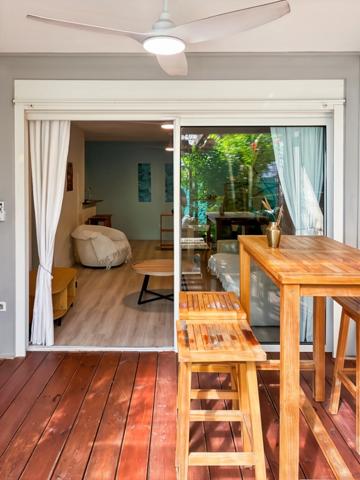 Saint-Gilles les Bains – T2 raffiné aux prestations soignées, varangue, jardin privatif et garage box