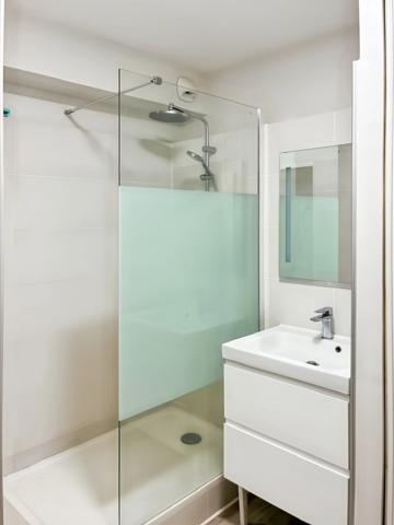 Saint-Gilles les Bains – T2 raffiné aux prestations soignées, varangue, jardin privatif et garage box