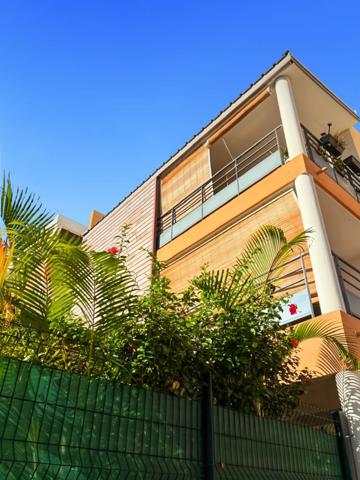 Saint-Gilles les Bains – T2 raffiné aux prestations soignées, varangue, jardin privatif et garage box