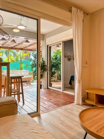 Saint-Gilles les Bains – T2 raffiné aux prestations soignées, varangue, jardin privatif et garage box