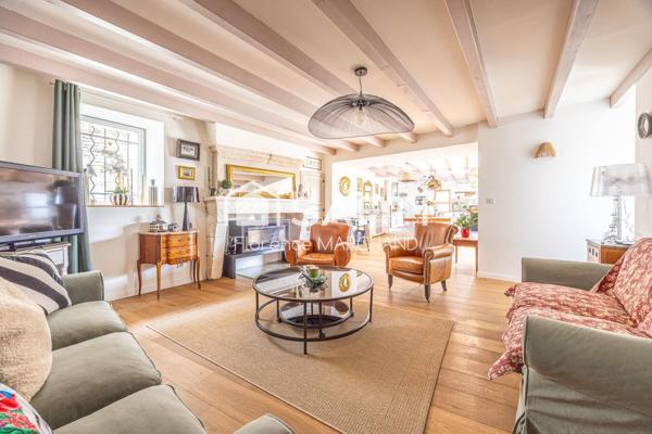 MAISON ANCIENNE PLEINE DE CHARME 5 CHAMBRES JARDIN DÉPENDANCES