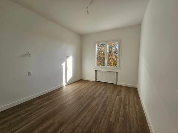 Maison avec 2 logements un au RDC et un à l'étage pour un ensemble de 240 m² ARVERT (17)