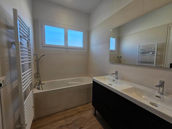 Maison avec 2 logements un au RDC et un à l'étage pour un ensemble de 240 m² ARVERT (17)