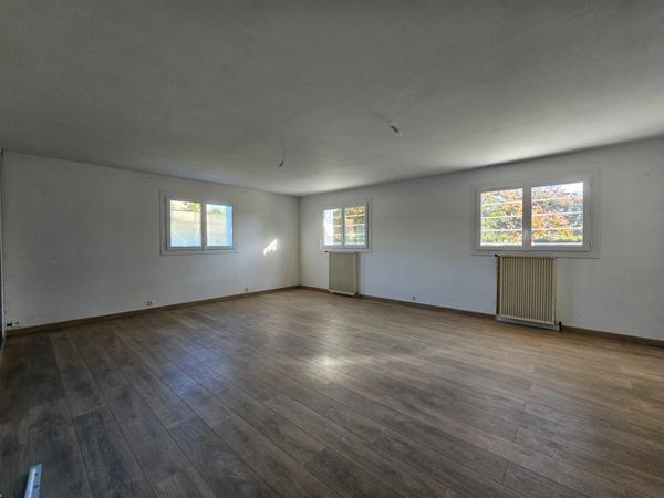 Maison avec 2 logements un au RDC et un à l'étage pour un ensemble de 240 m² ARVERT (17)