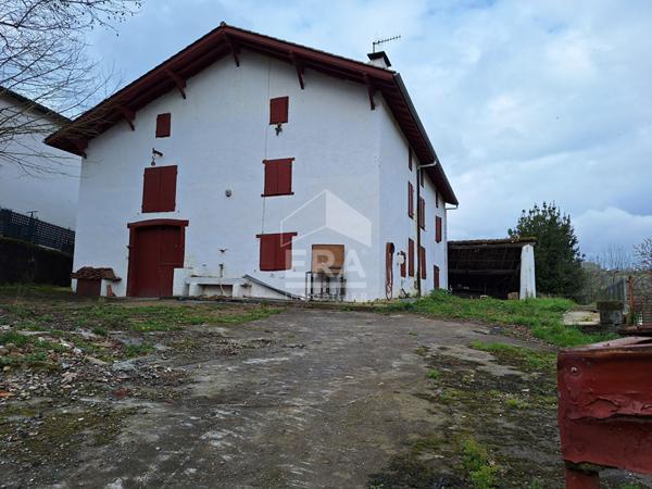 HASPARREN proche -  Vente Maison - Corps de ferme basque - A rénover