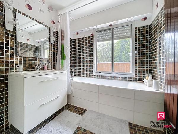 Maison d'architecte  de 280 m2 à Mamers avec piscine intérieure