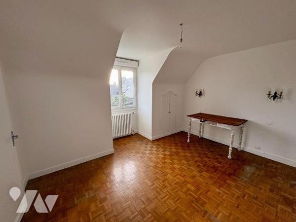 PACE Centre-Bourg - Emplacement idéal à proximité immédiate des commerces et commodités
Sur un...