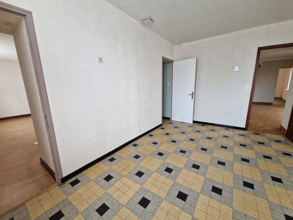 centre de Changé 2ch a renover avec garages