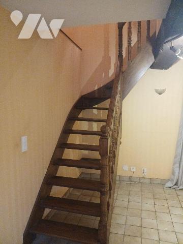 QUARTIER CHATEAU
Maison de ville comprenant :
-au RdC : entrée-rangement, cuisine A/E-séjour,...