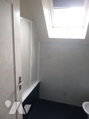 QUARTIER CHATEAU
Maison de ville comprenant :
-au RdC : entrée-rangement, cuisine A/E-séjour,...