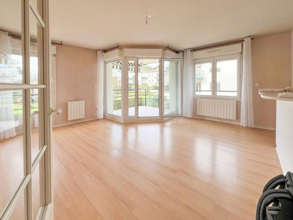 Appartement T2 / Terrasse/ Parking/ Calme