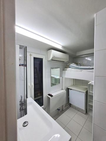 Petit Duplex 11m2 avec terrasse 1er arrondissement Paris 2 pièce(s) 12 m2