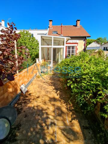 SURESNES le calme parfait Maison bien exposée