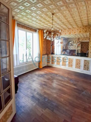 SURESNES le calme parfait Maison bien exposée