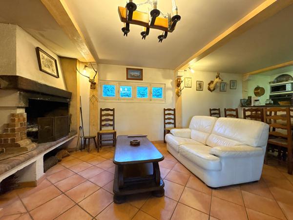 À VENDRE EN EXCLUSIVITÉ 84120 BEAUMONT-DE-PERTUIS CHALET EN BOIS SUR TERRAIN DE 3 985 m²