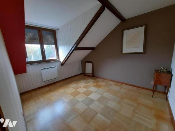 LOUGRES maison construction traditionnelle atypique sur 10a 56ca