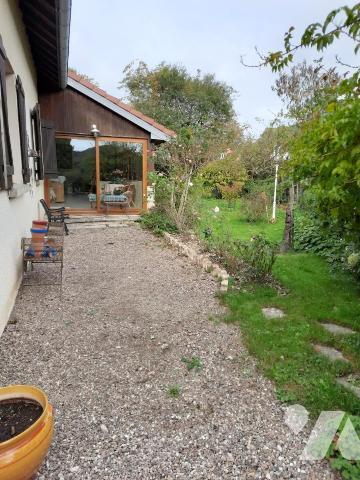 LOUGRES maison construction traditionnelle atypique sur 10a 56ca