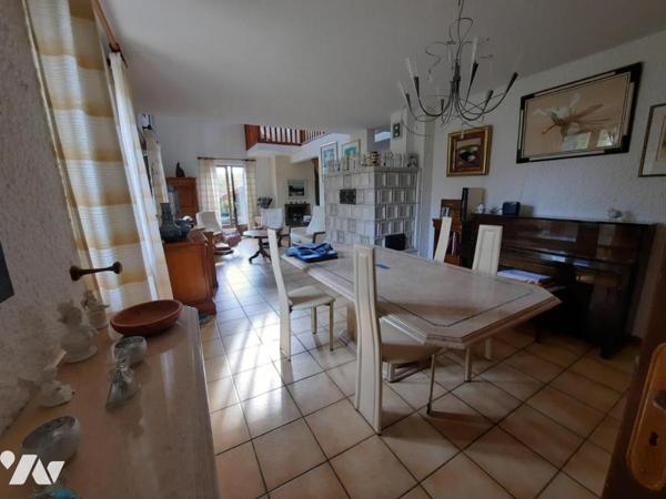 LOUGRES maison construction traditionnelle atypique sur 10a 56ca