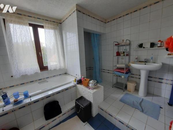 LOUGRES maison construction traditionnelle atypique sur 10a 56ca