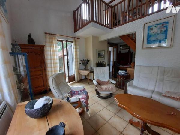 LOUGRES maison construction traditionnelle atypique sur 10a 56ca