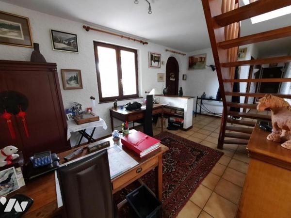 LOUGRES maison construction traditionnelle atypique sur 10a 56ca