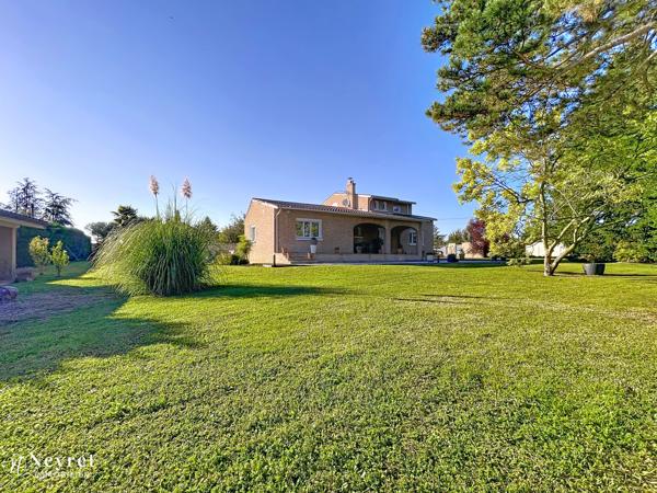 RARE - CHARLY - Maison familiale 5 Chambres de 175 m² avec piscine et pool house – secteur résidentiel