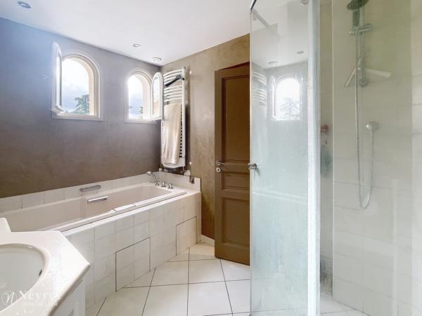 RARE - CHARLY - Maison familiale 5 Chambres de 175 m² avec piscine et pool house – secteur résidentiel