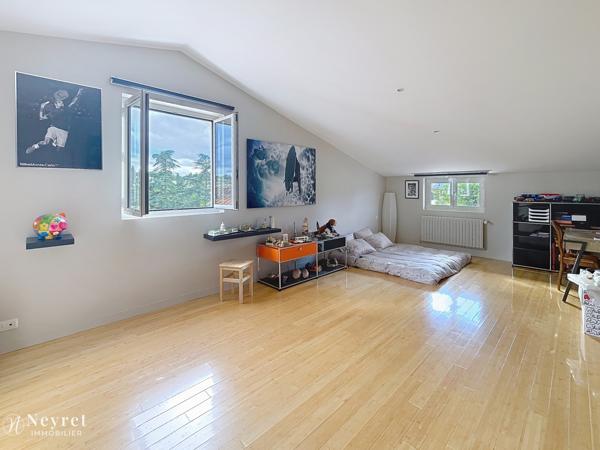 RARE - CHARLY - Maison familiale 5 Chambres de 175 m² avec piscine et pool house – secteur résidentiel
