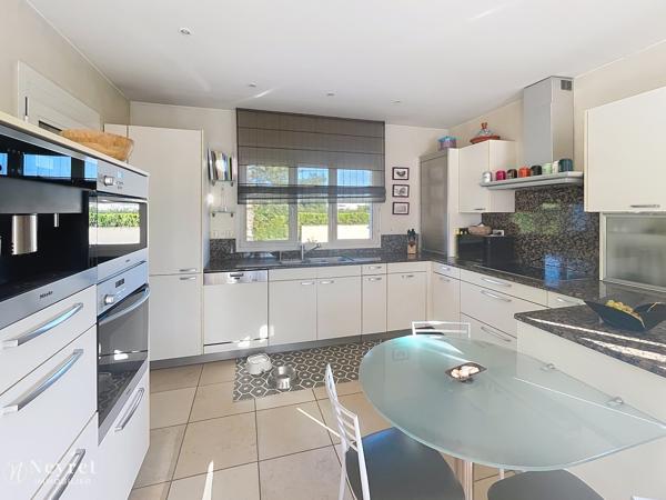 RARE - CHARLY - Maison familiale 5 Chambres de 175 m² avec piscine et pool house – secteur résidentiel