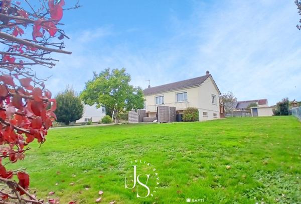 Maison de plain-pied sur sous-sol semi-enterré, refaite à neuf