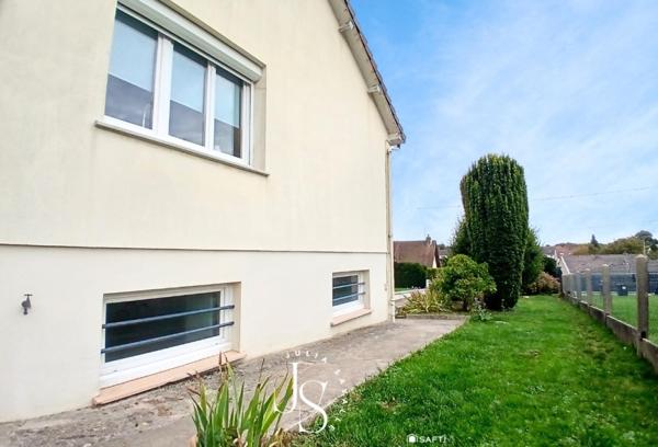 Maison de plain-pied sur sous-sol semi-enterré, refaite à neuf