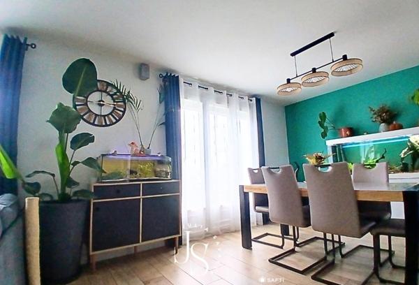 Maison de plain-pied sur sous-sol semi-enterré, refaite à neuf