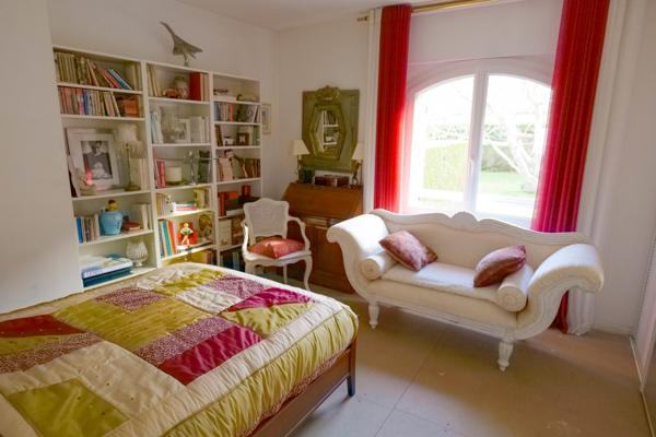 Villa anglo-normande d’exception avec vue mer, proche de Deauville.