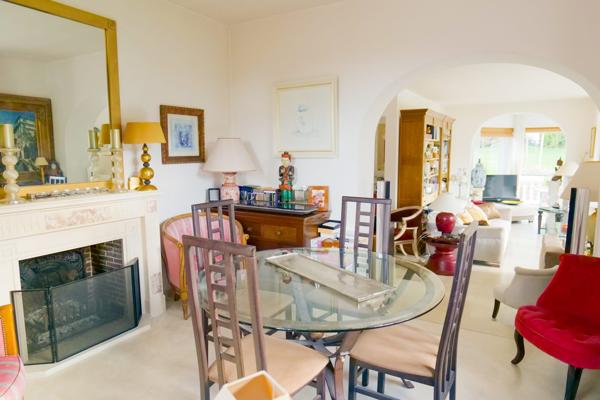 Villa anglo-normande d’exception avec vue mer, proche de Deauville.