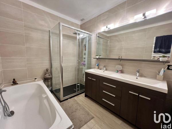 Maison 4 pièces de 137 m² à Générac (30510)