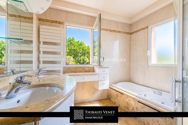 Villa à vendre, 8 pièces - Bourg-en-Bresse 01000