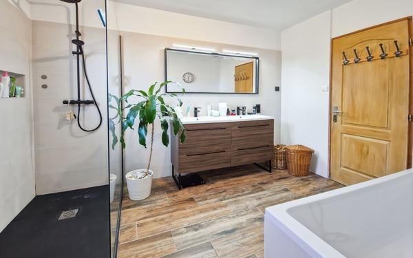 Maison à vendre    5 pièces •  Pompignan