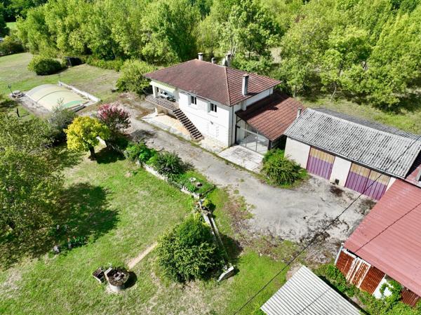 Maison familiale avec dépendances, piscine et terrain
