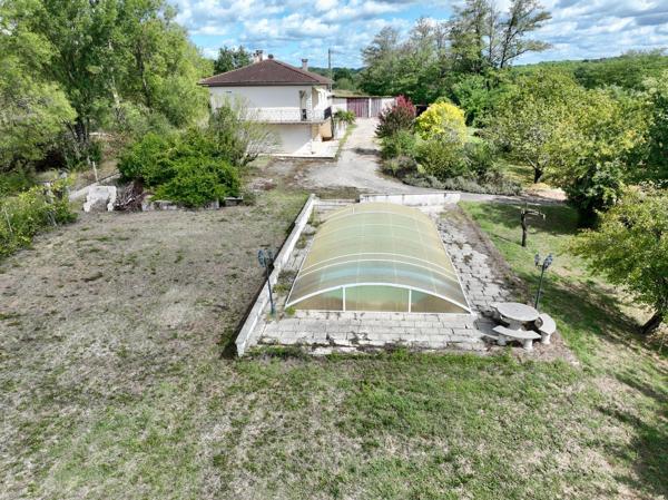 Maison familiale avec dépendances, piscine et terrain