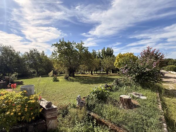 Maison familiale avec dépendances, piscine et terrain