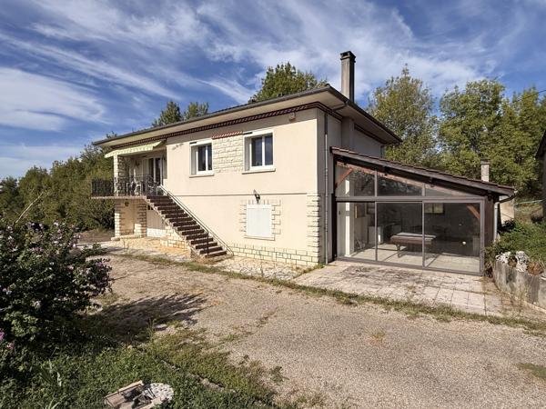 Maison familiale avec dépendances, piscine et terrain