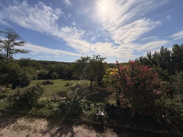 Maison familiale avec dépendances, piscine et terrain