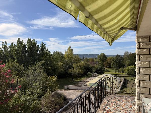 Maison familiale avec dépendances, piscine et terrain