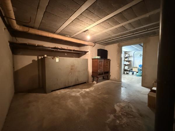 Maison familiale avec dépendances, piscine et terrain