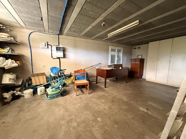 Maison familiale avec dépendances, piscine et terrain